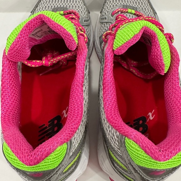 NEW BALANCE 780V3 WOMEN'S SILVER AND PINK RUNNING SHOES - Picture 7 of 8